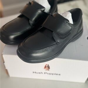 Hush Puppies Kids Classic Black school Shoes, size 1.5 wide